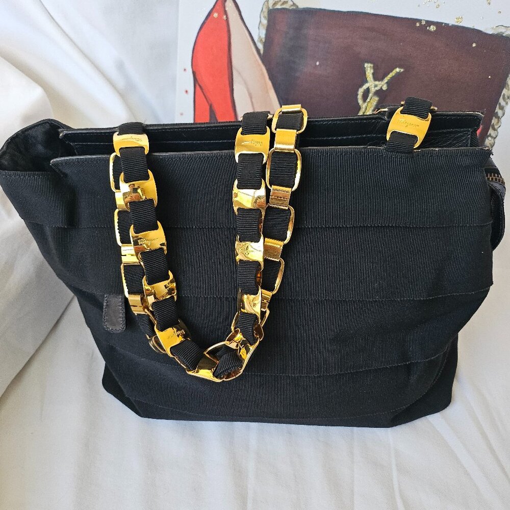 VGUC Salvatore Ferragamo Grosgrain-Trimmed Gold Chain Link Shoulder Bag